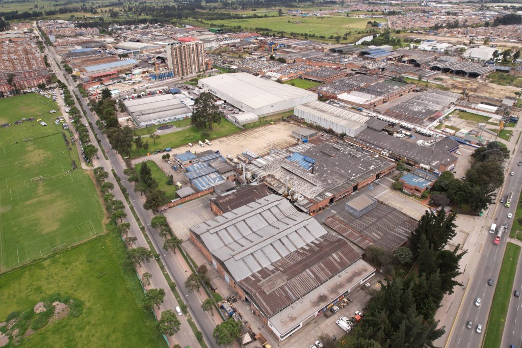 Inspección de Estructuras y Redes con Drones